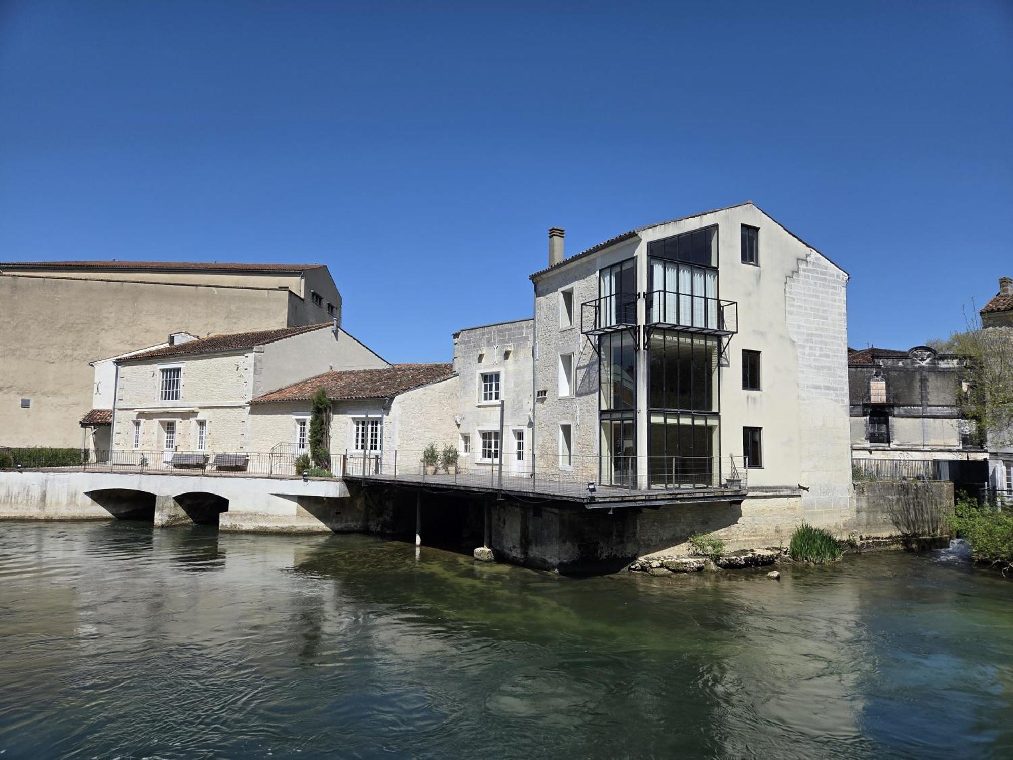 Quai 3 Loft Moderne Et Lumineux Les Pieds Dans L'Eau Jarnac Exterior foto